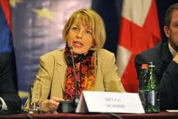 اشمید: اتحادیه اروپا به نقش بی طرفانه آژانس در پرونده اتمی ایران اعتماد دارد