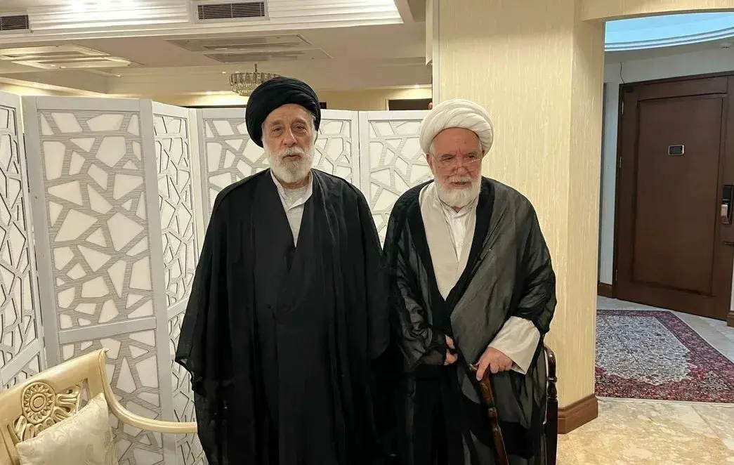 هادی خامنه‌ای در دیدار با کروبی: مردم مهم‌ترین پشتوانه نظام هستند؛ امیدواریم حصر موسوی و رهنورد هم پایان یابد
