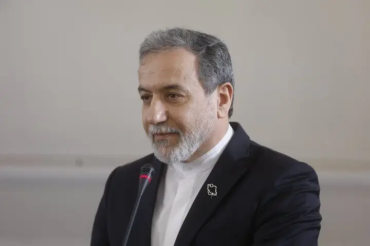 عراقچی: آمریکایی‌ها مواضع ضد و نقیضی در مذاکرات دارند | غنی سازی قابل مذاکره نیست؛خون دانشمندان هسته‌ای ما پای آن ریخته است 