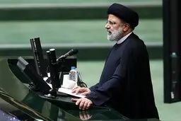 
جلسه غیرعلنی مجلس با حضور رئیسی و اعضای کابینه
