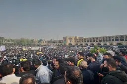 معاون اول رئیس جمهور با مردم اصفهان صحبت می‌کند