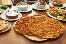 افطار عجیب و غریب در برج العرب سوژه شد | این لاکچری بازیا چیه! + ویدئو
