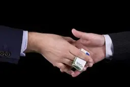 بازار داغ شرخرهای مجازی؛ از گوشمالی ۱۵ میلیونی تا قراردادهای ۲۰۰ میلیون تومانی | یک وکیل: حاصل ناامیدی مردم مراجعه به شرخر یا کارچاق‌کن‌ است