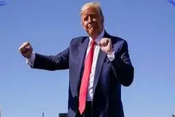 رقص ترامپ در نبرسکا، در اجتماع هوادارانش!+ویدئو 