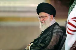 یک تصویر کمتر دیده شده از رهبر انقلاب و توصیف اولین سردار کُرد سپاه از این عکس