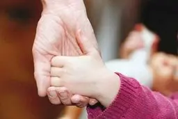 جدال بر سر دختر 16 ساله | پس گرفتن فرزند با زور و کتک