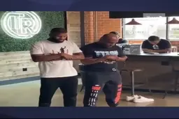 تایسون بوکسور مشهور و بازنشسته آمریکایی را درحال ادای نماز + ویدئو