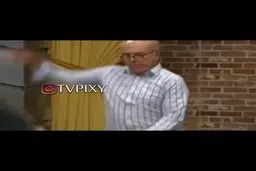 رقص بازیگر قدیمی وسط برنامه جنجالی شد + ویدئو