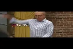 رقص بازیگر قدیمی وسط برنامه جنجالی شد + ویدئو