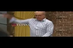 رقص بازیگر قدیمی وسط برنامه جنجالی شد + ویدئو