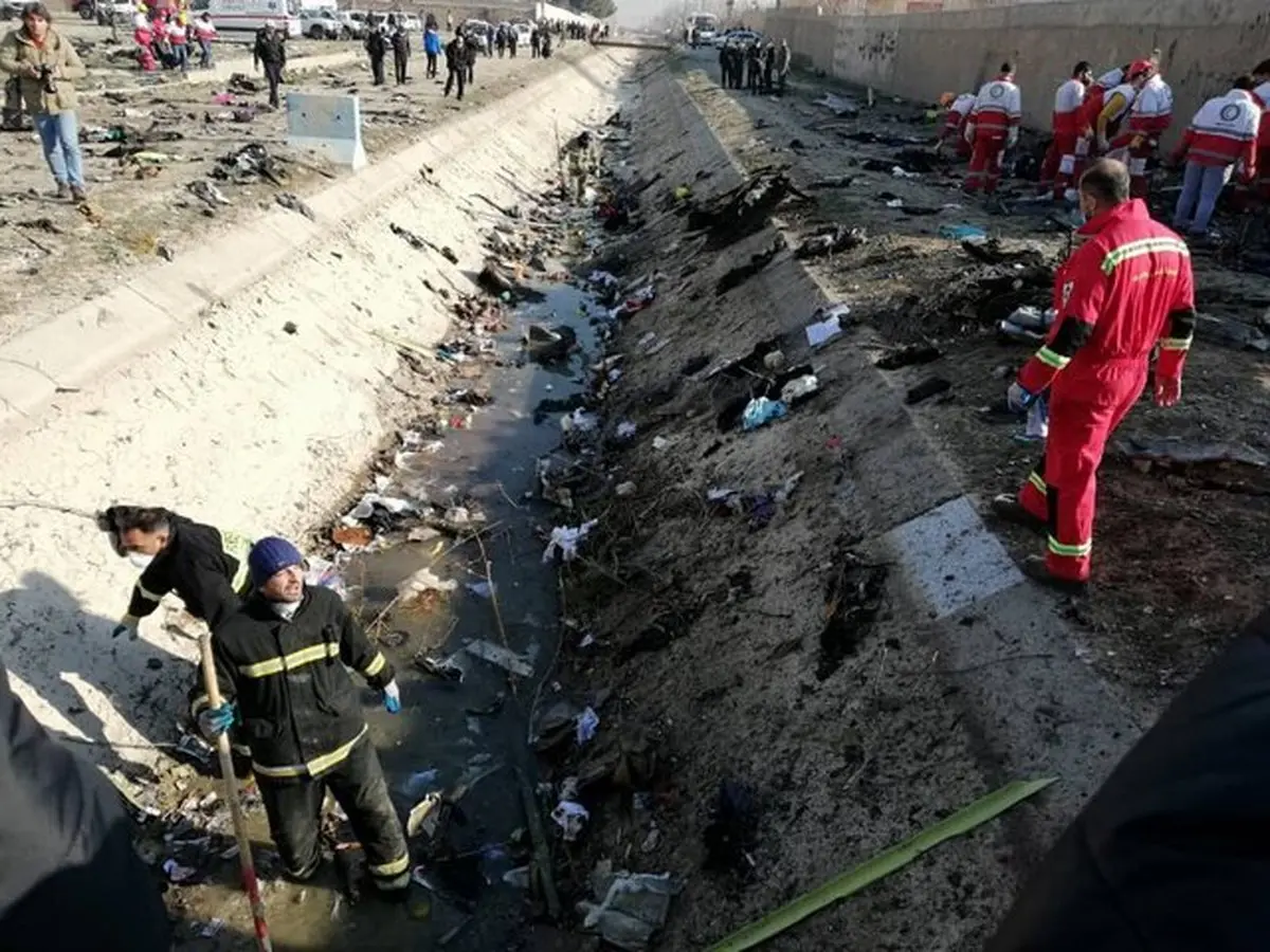
پدر و مادر ۲ نفر از قربانیان سانحه هواپیمای اوکراینی  |   اولش که ما در تلاطم بودیم، به دروغ گفته بودند ۱۰ تا ۱۲ نفر زنده هستند