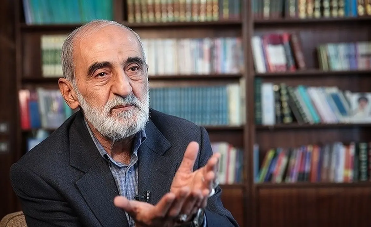 حسین شریعتمداری بار دیگر به ظریف حمله ور شد: در تیم مذاکره‌ کننده، جاسوس داشتید