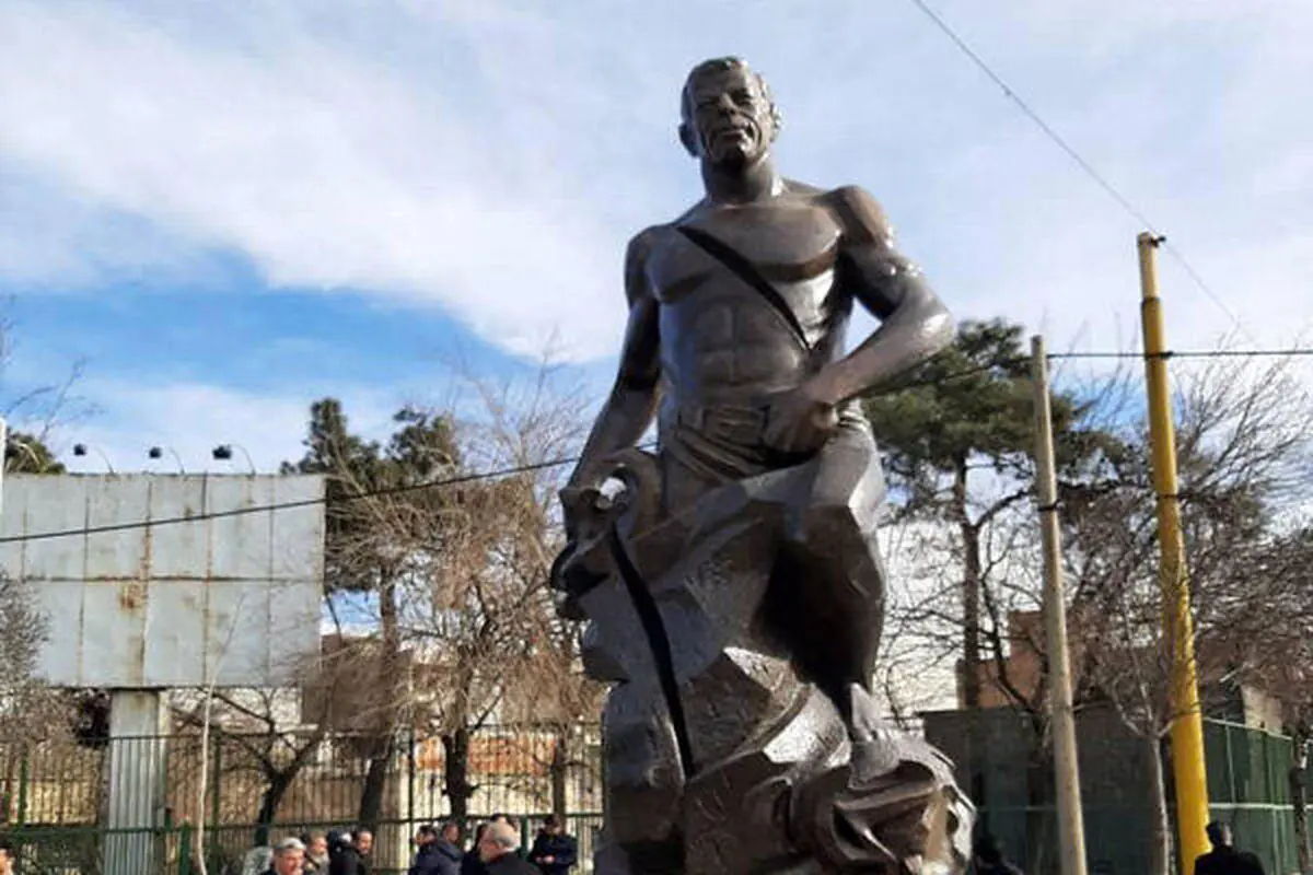 نصب مجسمه تختی در تهران