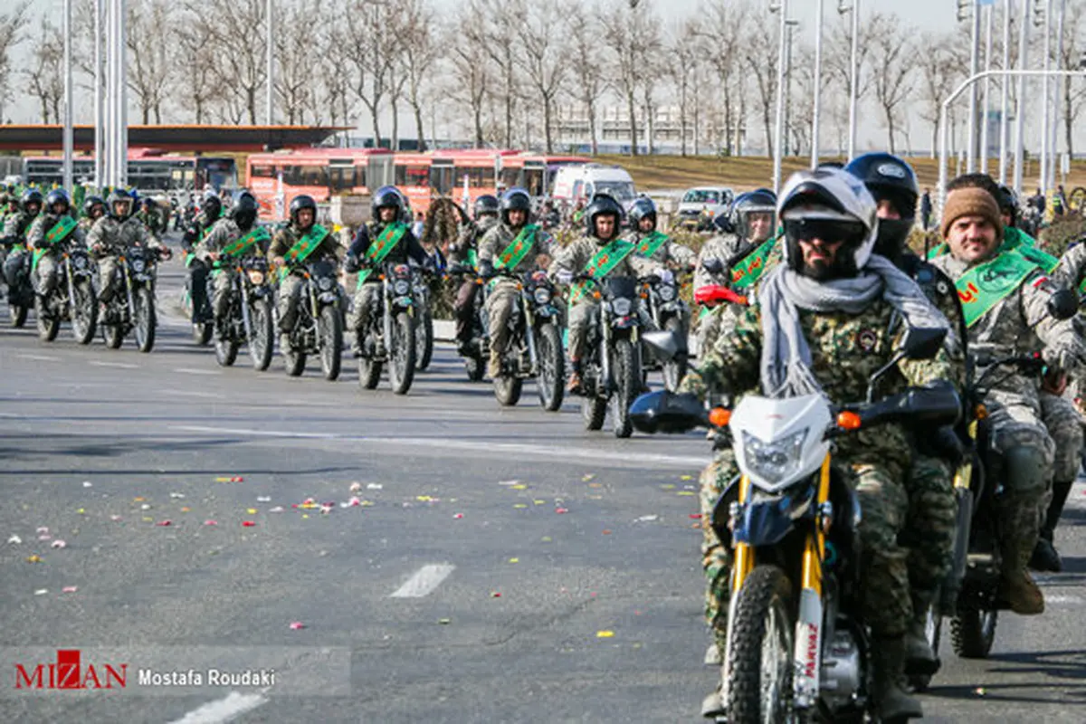 تصاویر | رژه موتور سواران نیروهای مسلح به مناسبت آغاز دهه فجر در خیابان‌های تهران