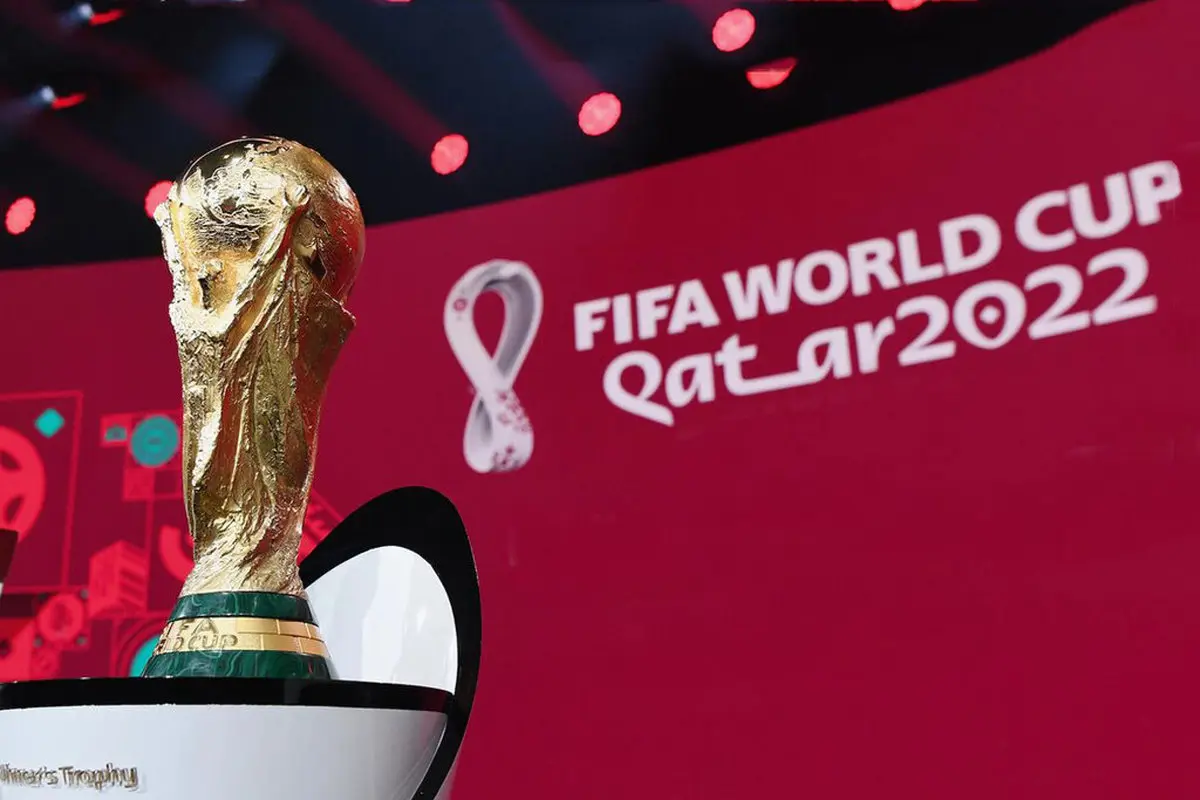 بیهوش شدن یک خبرنگار حین برنامه زنده در جام جهانی قطر ! + ویدئو