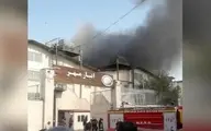 آتش‌سوزی هولناک پشت حرم رضوی با تلاش آتش‌نشانان مهار شد +فیلم