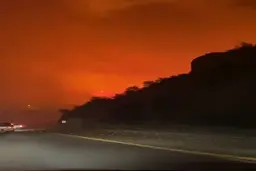 آتش سوزی آخرالزمانی در شهر تنومه عربستان! + ویدئو