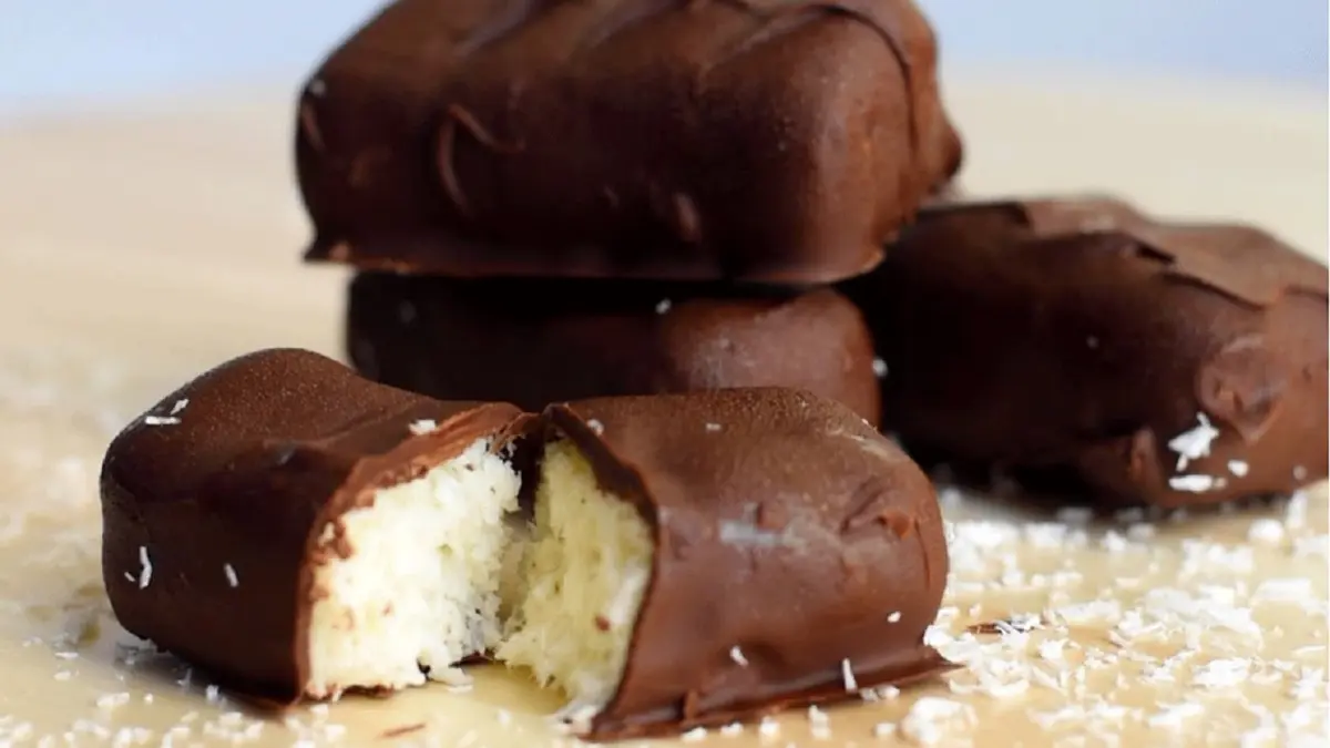 خودت بی دردسر شکلات نارگیلی درست کن! | طرز تهیه شکلات نارگیلی خیلی ساده و بی دردسر +ویدئو