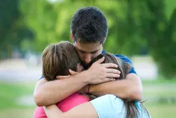 بغل کردن چه فوایدی برای سلامتی دارد؟ | خانواده ی خود را در آغوش بگیر