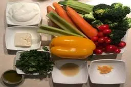 طرز تهیه دیب سبزیجات | سالاد فلفل دلمه‌ای رنگی با پنیر و ذرت