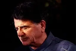مدال خلاقیت وایپو به شجریان اهدا شد