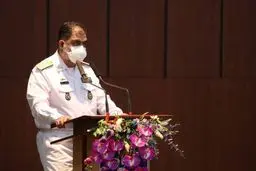 
دریادار ایرانی: برافراشته شدن پرچم ایران در عمق دریاها 
