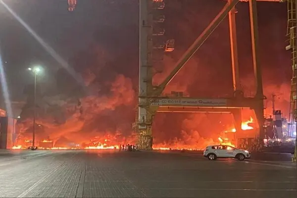 دبی علت آتش‌سوزی شب گذشته در جبل‌علی را اعلام کرد