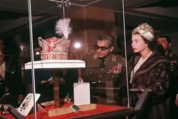 درباره الی؛ داستان ما و ملکه بریتانیا