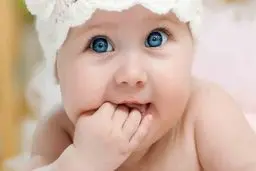 خنده‌های شیرین این نوزاد فضای مجازی را ترکاند+ویدئو