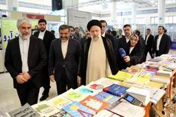 بازدید ۹۰ دقیقه ای رئیسی از نمایشگاه کتاب  + ویدئو 