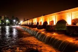 پل تاریخی مارنان اصفهان به احترام زمین خاموش شد