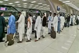درخواست عجیب طالبان از ایران برای کمک به پناهندگان افغان