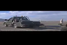 آمریکا جدیدترین بمب اتمی خود را بر روی یک جنگنده «اف-۱۵ ایگل» آزمایش کرده است + ویدئو