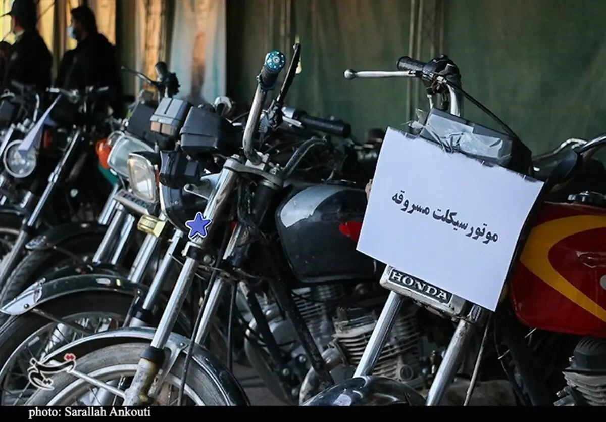   "کتک‌زدن بچه" برای جلب مشارکت رهگذران در سرقت! 