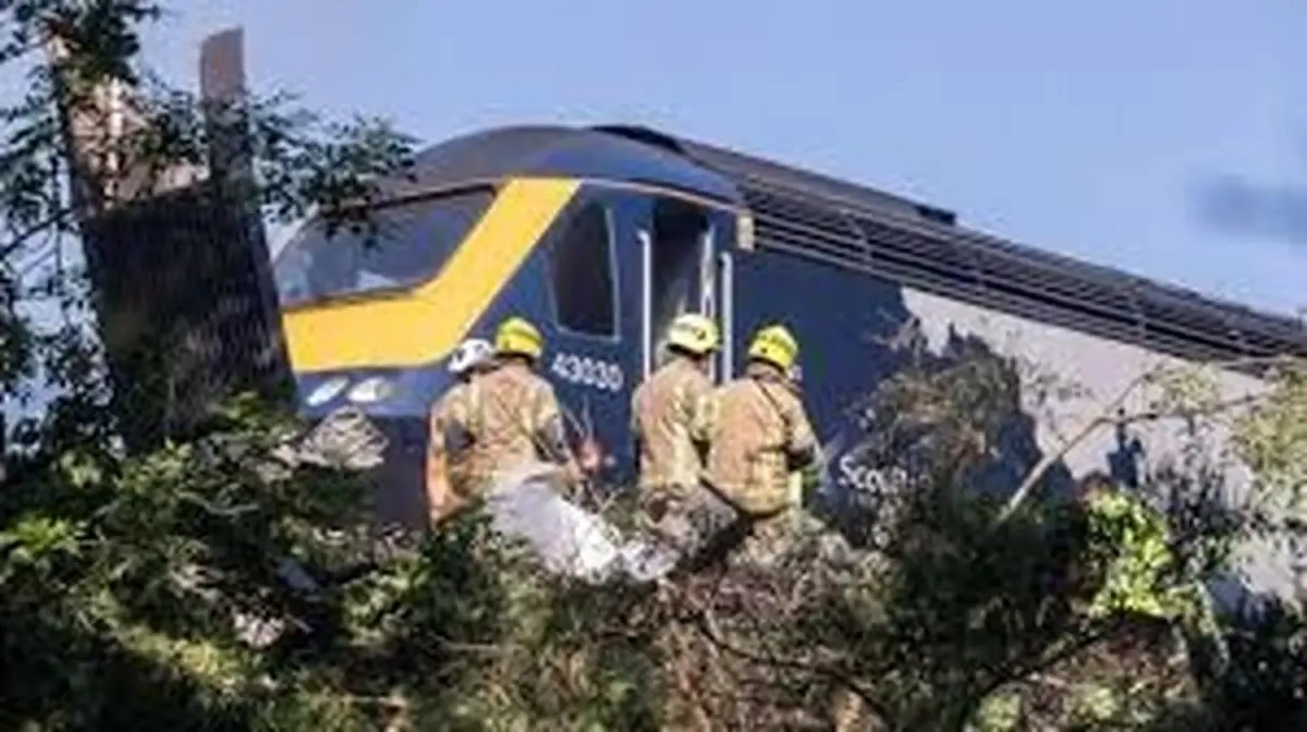 خروج قطار از ریل در انگلیس 3 کشته برجای گذاشت