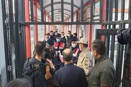
21 زندانی بین ایران و ترکیه در مرز بازرگان مبادله شدند
