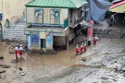 کشف اجساد در زیرزمین یک رستوران | ماجرای خارج کردن پیکر زن جوان از قسمت شمالی صحن امامزاده داوود