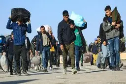 روزنامه جمهوری اسلامی: دولت پزشکیان نتوانست اشتباه دولت رئیسی در جذب اتباع افغانستانی را جبران کند | سه گروه مانع اصلی حل مشکل اتباع هستند