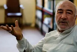 
چینی‌ها به من گفتند خط راه‌آهنی که قرار است وارد ایران شود را می‌توانند تا ۲۰۱۸ تکمیل کنند، ولی تهران قبول نکرد؛ تا الان هم خودمان نتوانستیم تکمیلش کنیم 