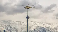 تصویری جالب از یک هلیکوپتر بر فراز برج میلاد 