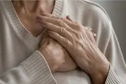 اگر این علائم را دارید سریع به پزشک مراجعه کنید | علائم مهم سکته قلبی را بشناسید