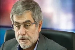  ظریف چون می تواند با لهجه خیابان گردی آمریکایی حرف بزند، فکر می‌کند از دماغ فیل افتاده و «علامه دهر» است 