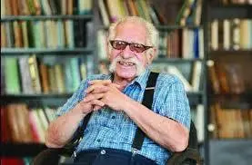 وداع با عبدالمجید ارفعی در تهران | آرام‌گرفتن مترجم منشور کوروش در حافظیه شیراز +تصاویر