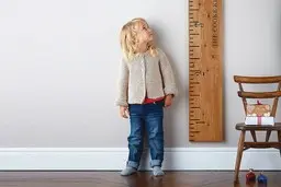 ترفند پیش‌بینی قد کودک در بزرگسالی | به سادگی قد فرزندتان در بزرگسالی را محاسبه کنید + تصویر