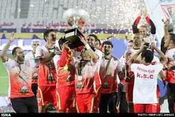 جشن قهرمانی فولاد   | حرکت جالب توجه از مهاجم تیم فولاد +عکس 