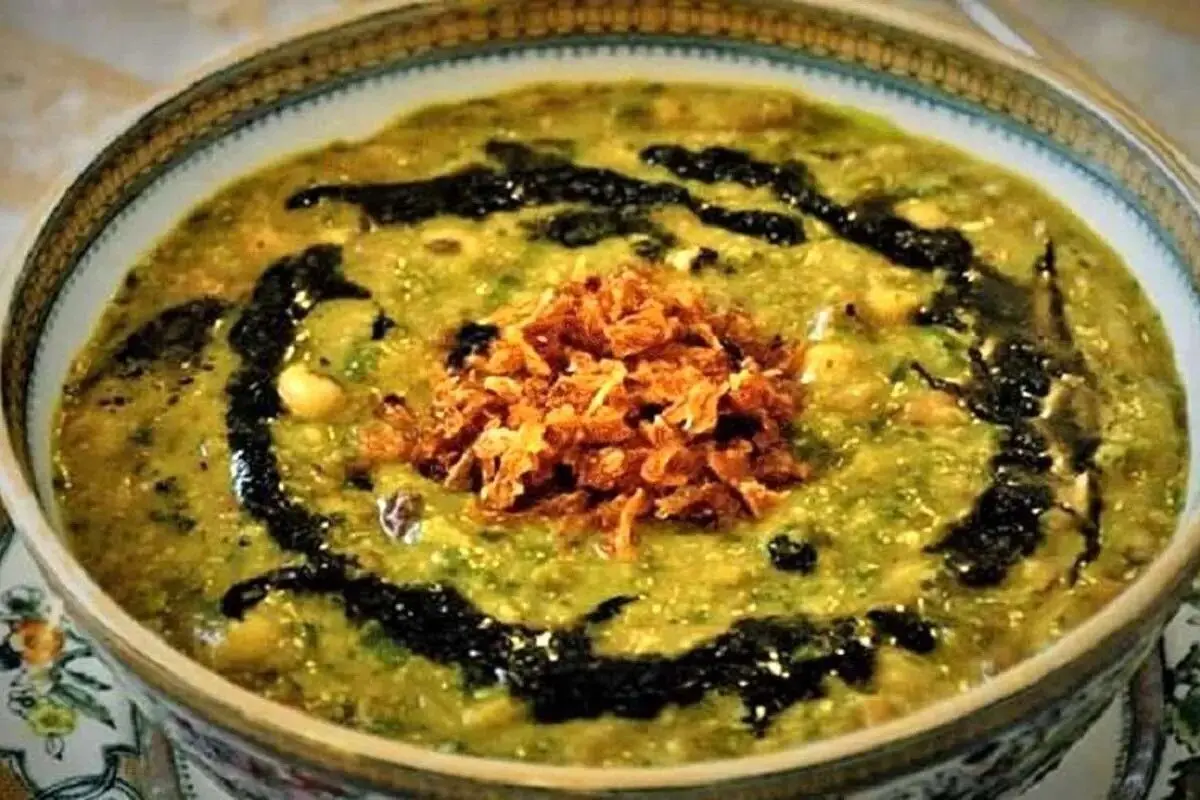 طرز تهیه یک آش خوشمزه و آسان برای فصل پاییز | آموزش آش کلم‌برگ تبریزی به‌صورت مرحله به مرحله