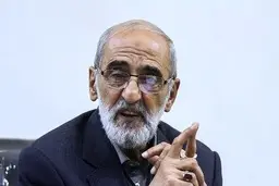 حمله حسین شریعتمداری به روحانی به خاطر انتقادش از قالیباف پس از حضور رئیس مجلس در بیمارستان کرونایی: روحانی جای ایثار و فداکاری را با خودکشی و کم‌عقلی اشتباه گرفته 