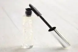 روش ساخت ژل ابرو در خانه برای مرتب کردن ابروها + عکس