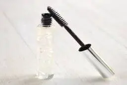 روش ساخت ژل ابرو در خانه برای مرتب کردن ابروها + عکس