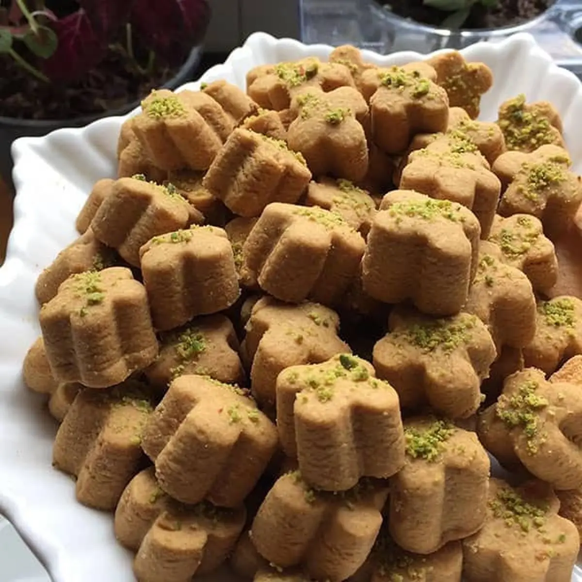  شیرینی نخودچی عیدو خودت درست کن | طرز تهیه شیرینی نخودچی به روش قنادی ها 